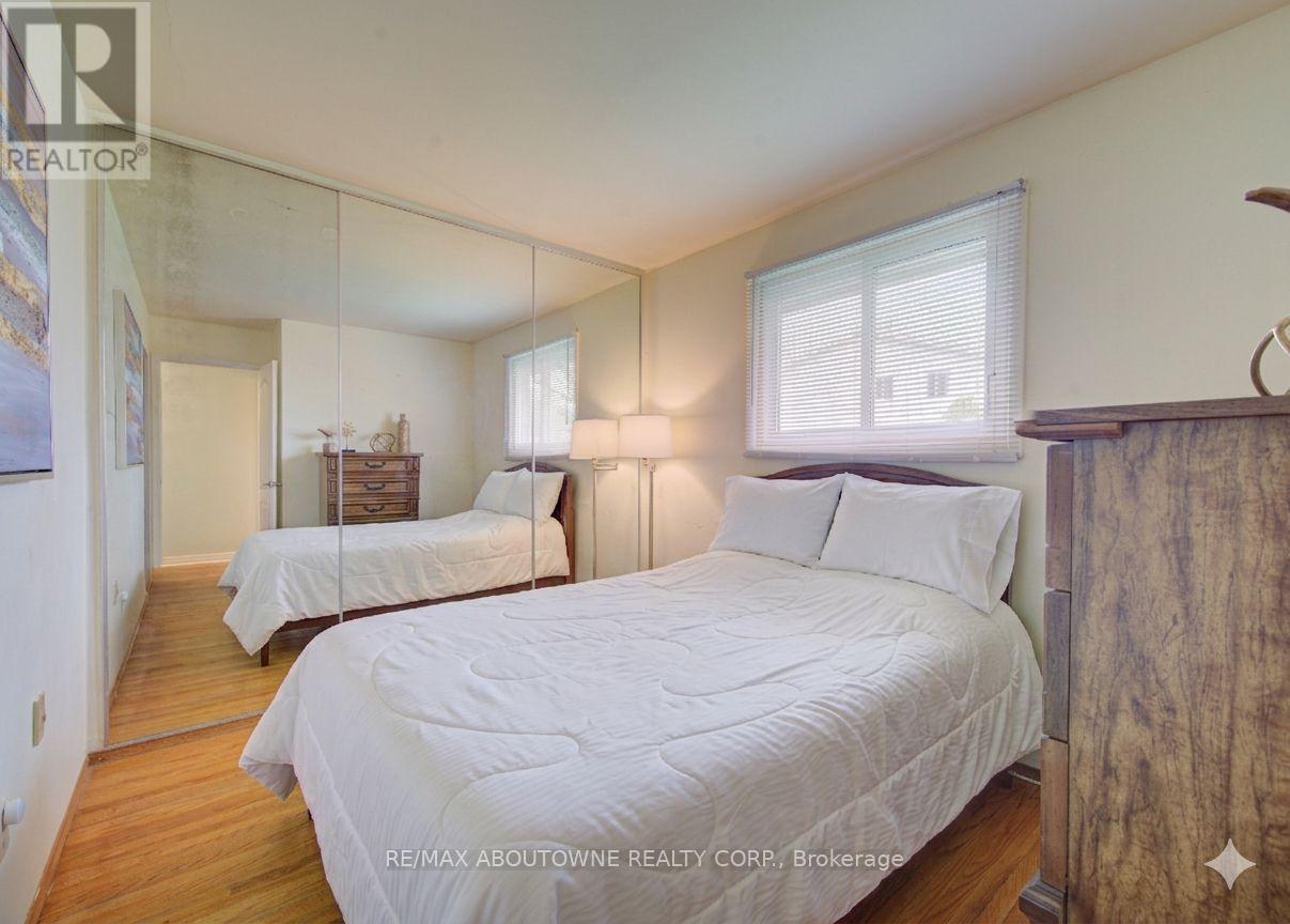 1229 Owen Court, Oakville, Ontario  L6H 1V2 - Photo 18 - W13086912
