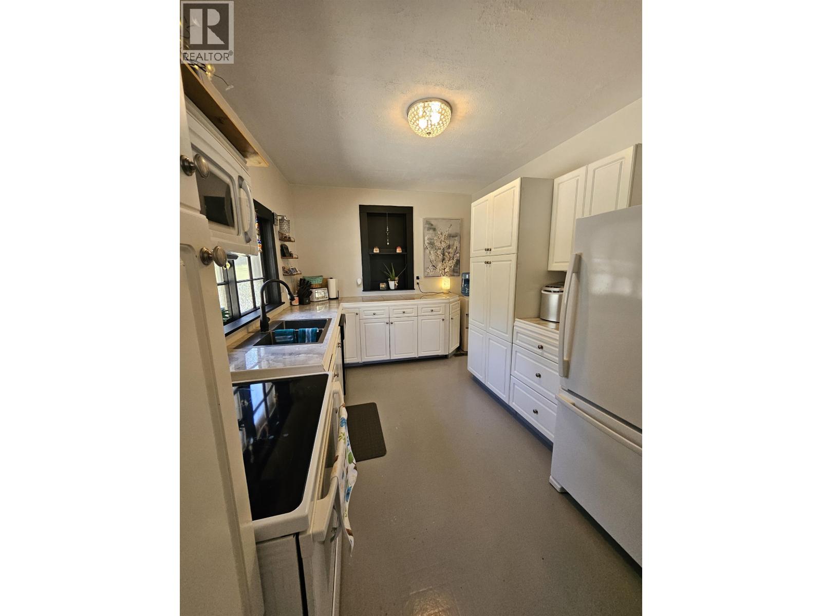 2071 Blackwater Road, Quesnel, British Columbia  V2J 7B4 - Photo 14 - R3119588