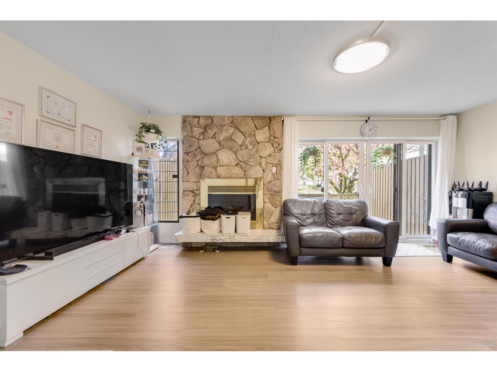 72 13756 Central Avenue, Surrey, British Columbia  V3T 1R9 - Photo 4 - R3120247