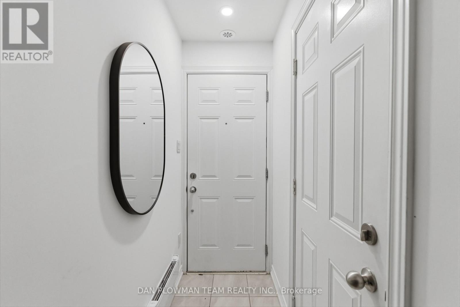 2431 Nantucket Chase, Pickering, Ontario  L1X 0E4 - Photo 4 - E13091268