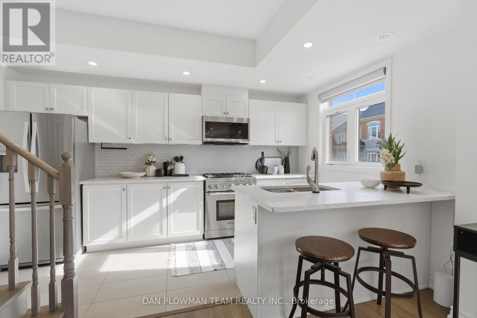 2431 Nantucket Chase, Pickering, Ontario  L1X 0E4 - Photo 5 - E13091268