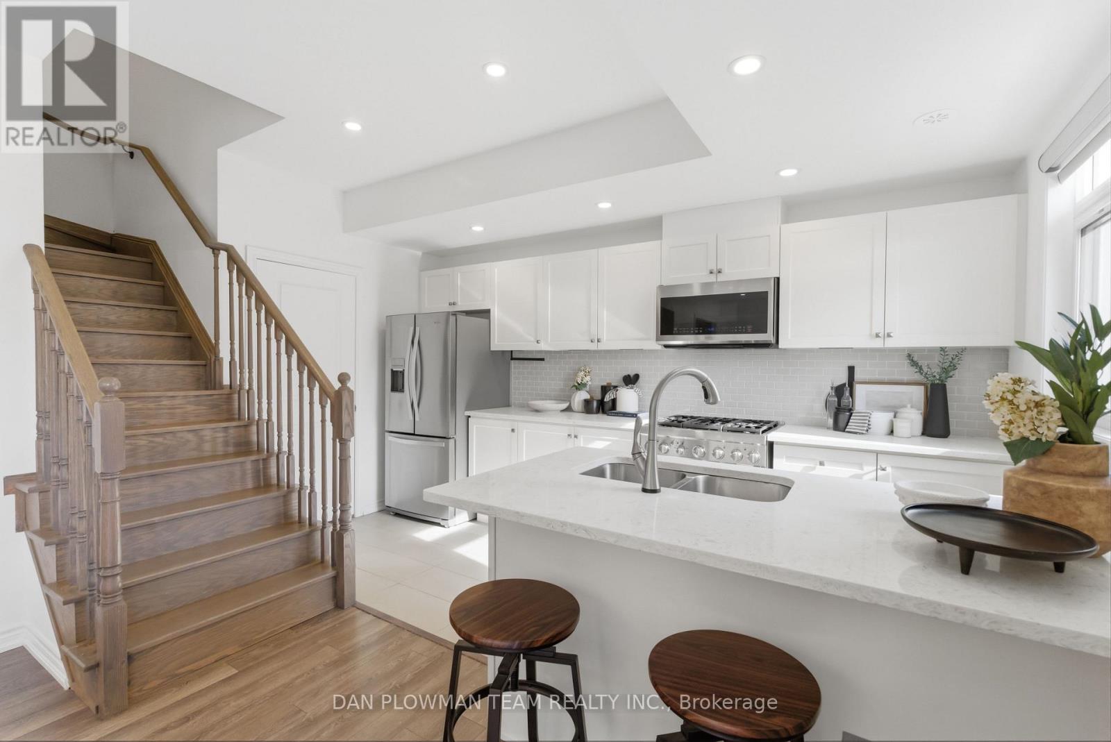 2431 Nantucket Chase, Pickering, Ontario  L1X 0E4 - Photo 6 - E13091268
