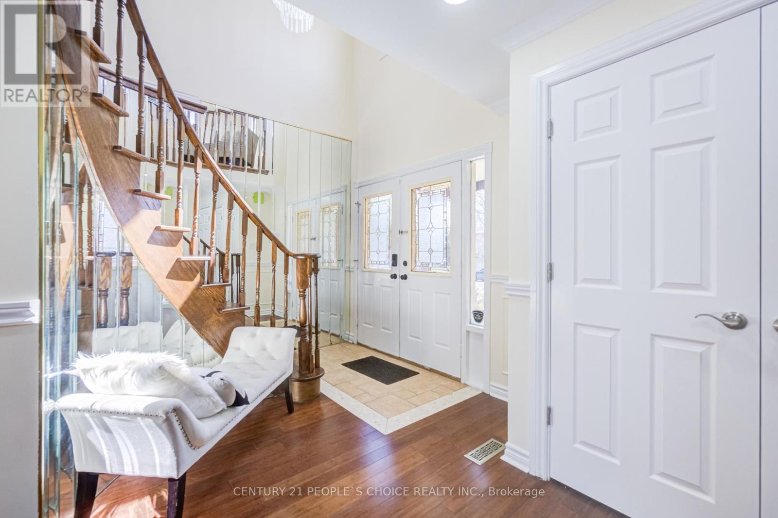 21 Dagwell Crescent, Ajax, Ontario  L1T 3M8 - Photo 4 - E13091366