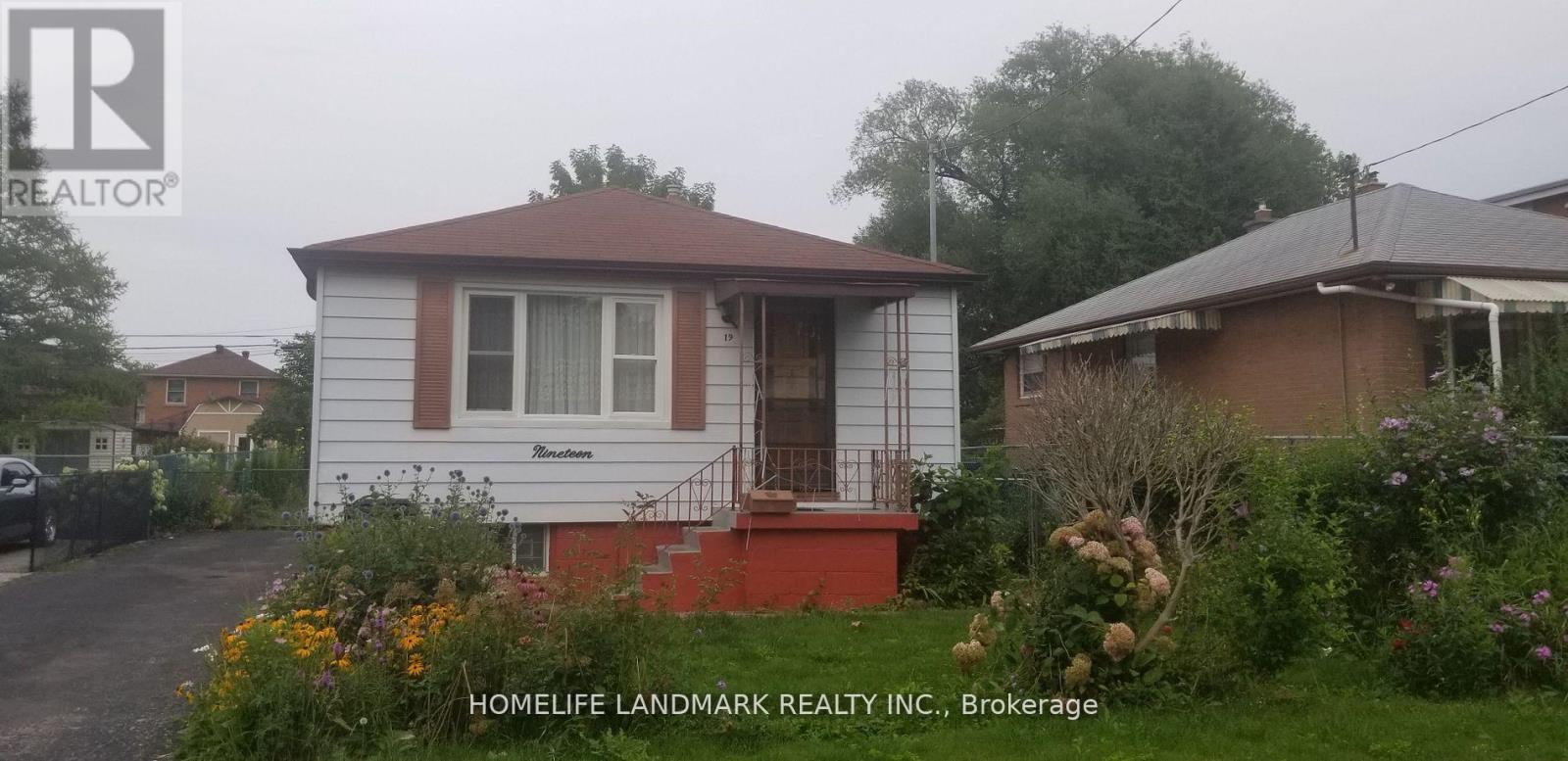 (FULL HOUSE) - 19 WINTERER AVENUE, Toronto, Ontario