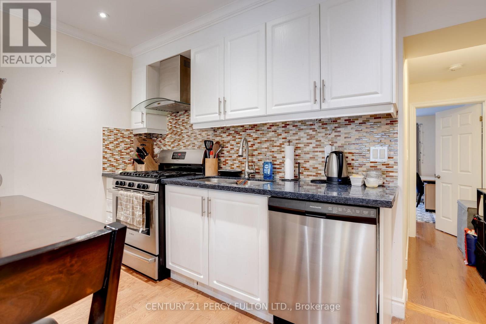 Main - 209 Coxwell Avenue, Toronto, Ontario  M4L 3B4 - Photo 3 - E13091568