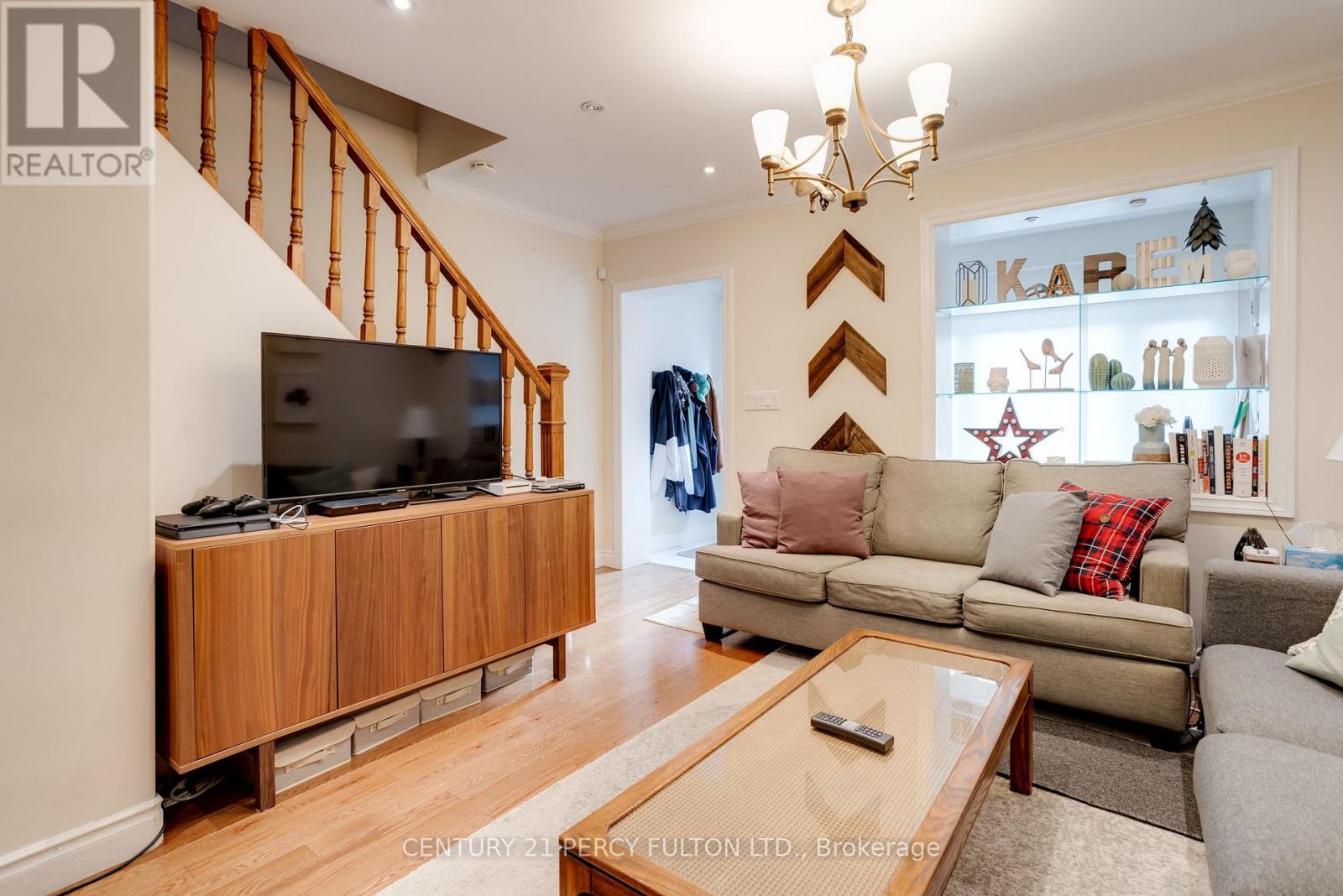 Main - 209 Coxwell Avenue, Toronto, Ontario  M4L 3B4 - Photo 5 - E13091568