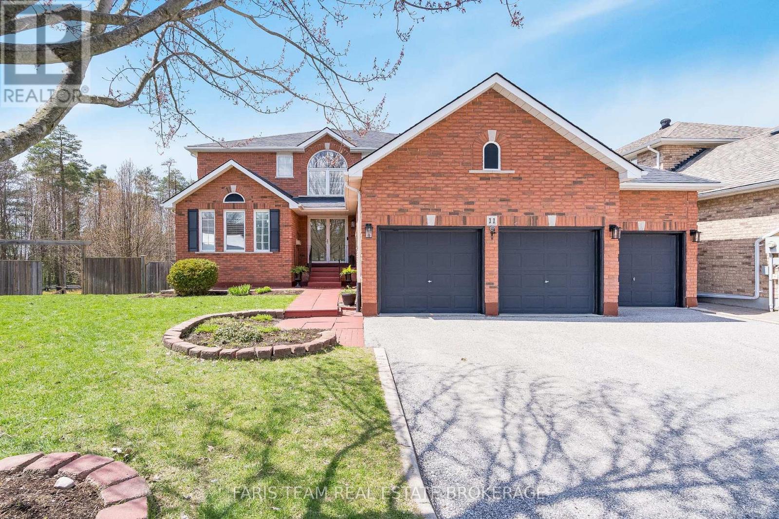 11 Berry Court, Barrie, Ontario  L4N 0J6 - Photo 3 - S12986420