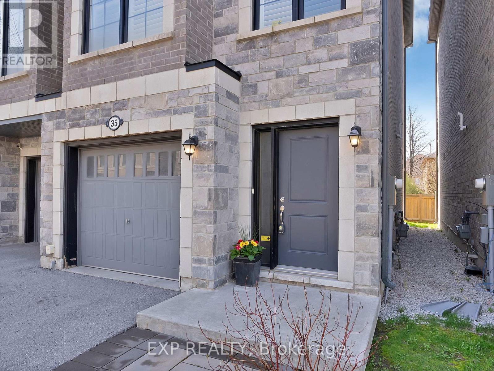 35 Mcgurran Lane, Richmond Hill, Ontario  L4B 0G8 - Photo 3 - N13091468