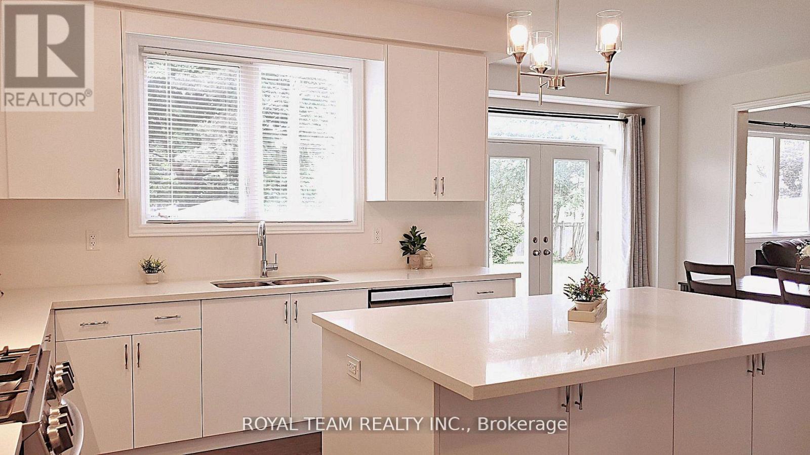 251 Danny Wheeler Boulevard, Georgina, Ontario  L4P 0J9 - Photo 15 - N13091502