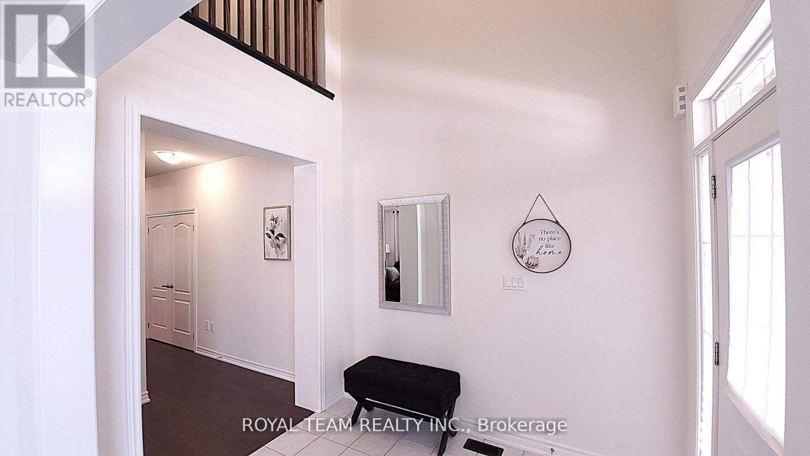 251 Danny Wheeler Boulevard, Georgina, Ontario  L4P 0J9 - Photo 2 - N13091502