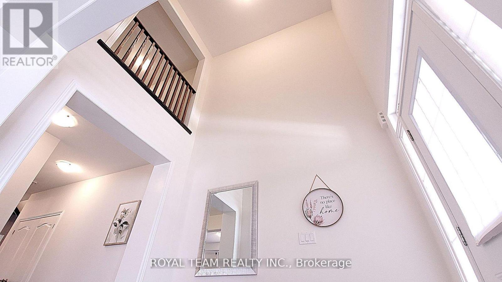 251 Danny Wheeler Boulevard, Georgina, Ontario  L4P 0J9 - Photo 3 - N13091502