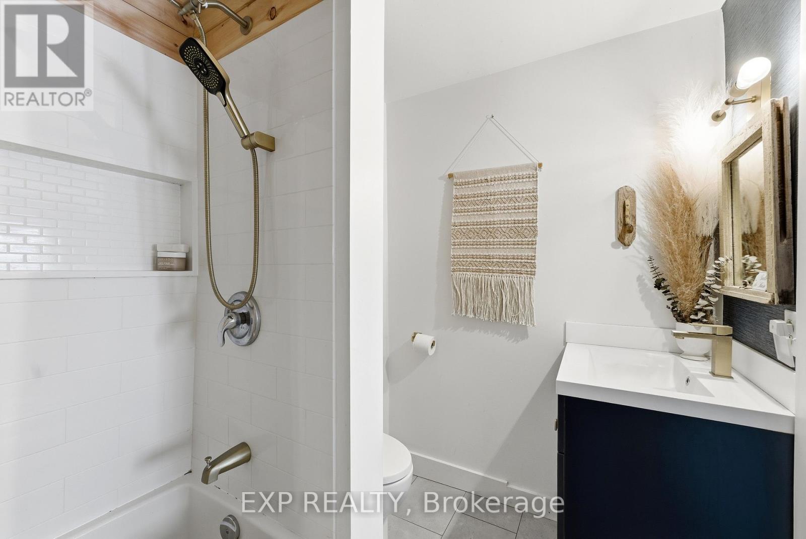 41 Lake Street, Prince Edward County, Ontario  K0K 2T0 - Photo 16 - X12684368