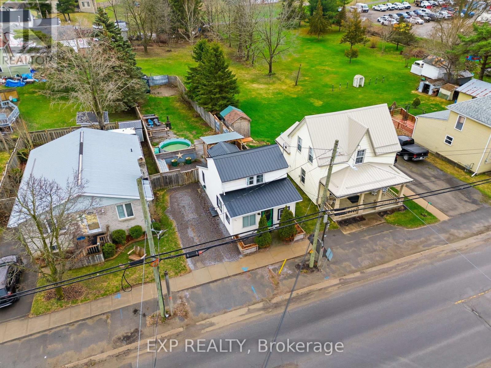 41 Lake Street, Prince Edward County, Ontario  K0K 2T0 - Photo 3 - X12684368