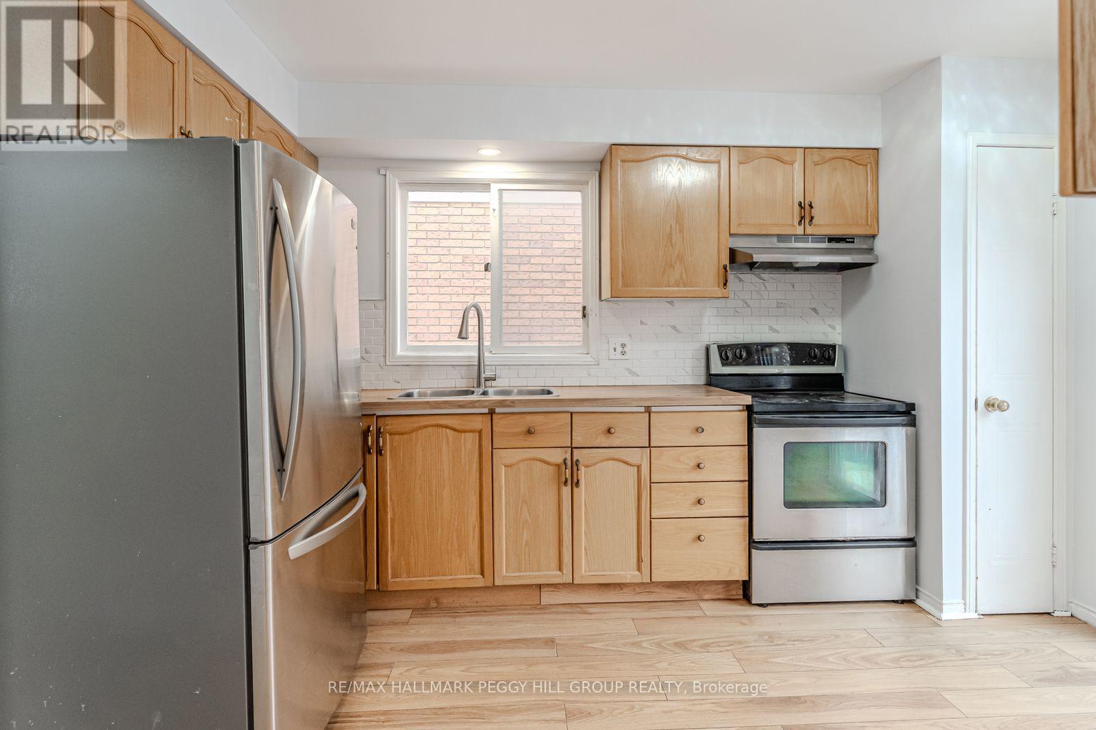 111 Garden Drive, Barrie (Allandale Heights), Ontario  L4N 5T9 - Photo 2 - S13091398
