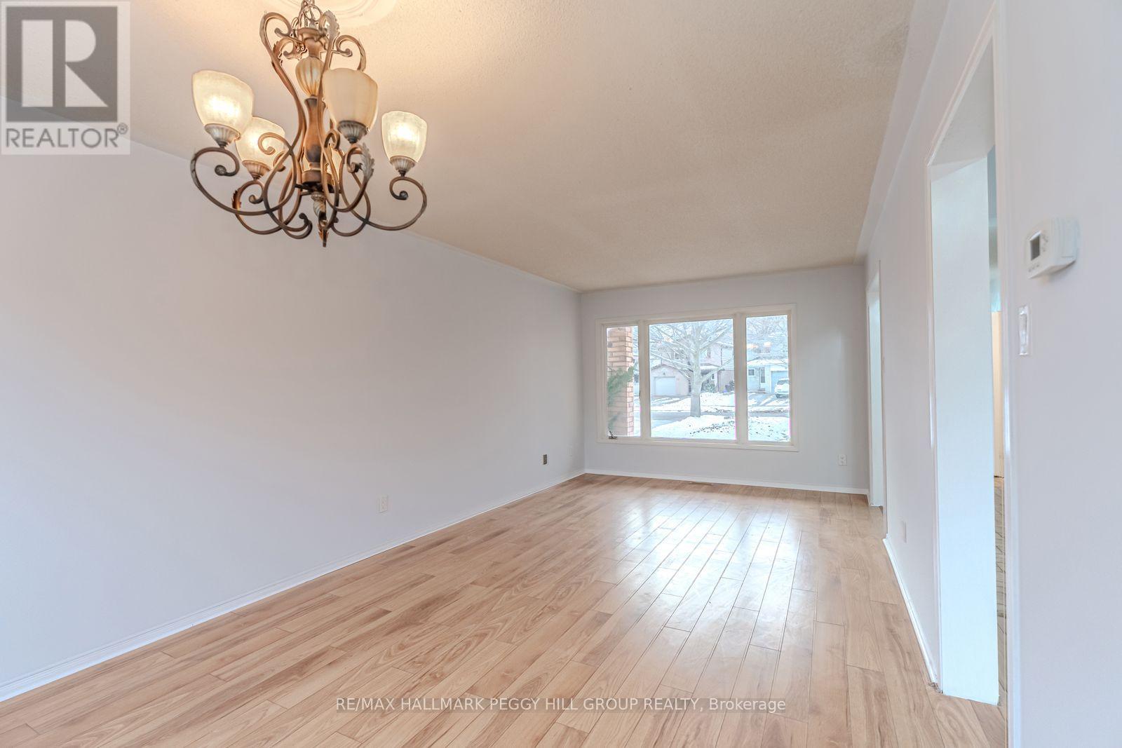 111 Garden Drive, Barrie (Allandale Heights), Ontario  L4N 5T9 - Photo 3 - S13091398