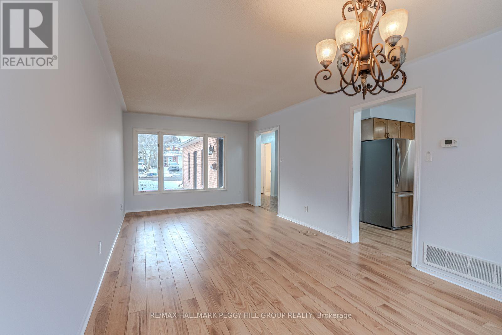 111 Garden Drive, Barrie (Allandale Heights), Ontario  L4N 5T9 - Photo 4 - S13091398