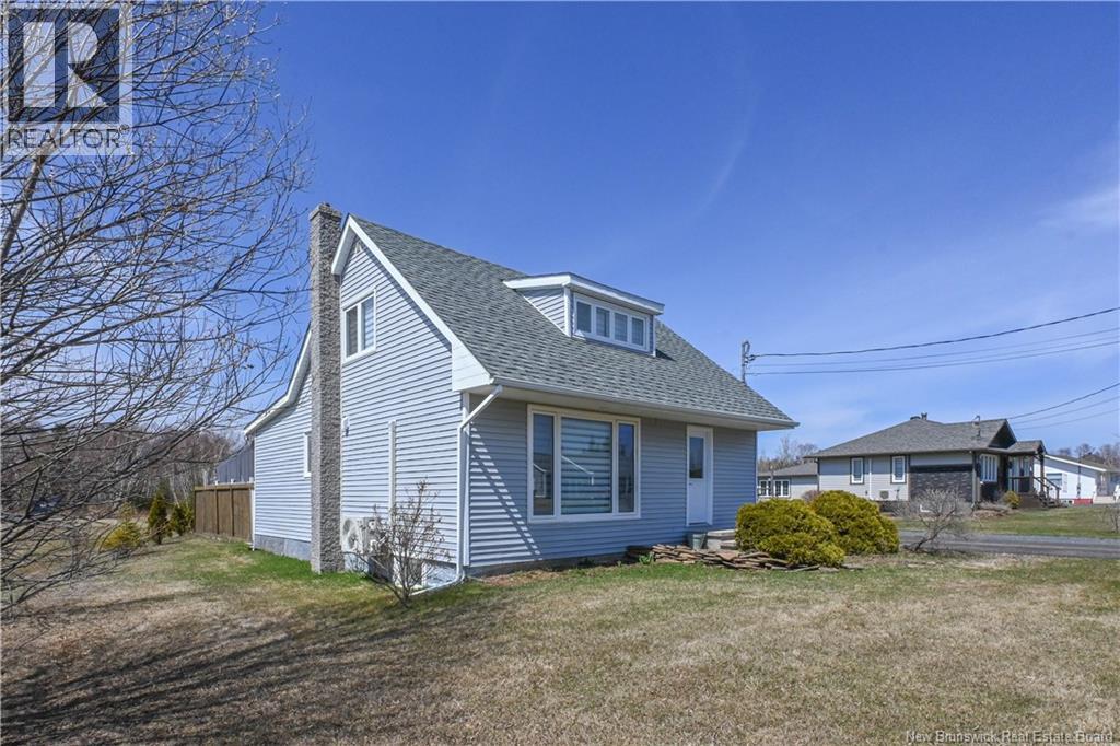 228 Pêcheur Nord Street, Lamèque, New Brunswick  E8T 1J3 - Photo 2 - NB131389