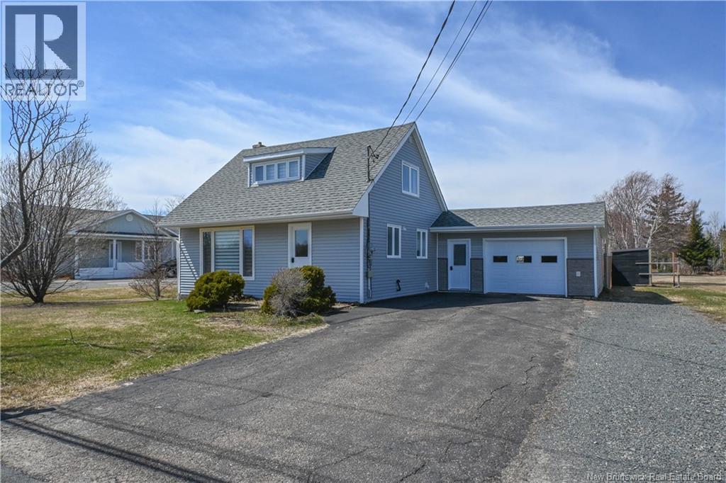 228 Pêcheur Nord Street, Lamèque, New Brunswick  E8T 1J3 - Photo 1 - NB131389