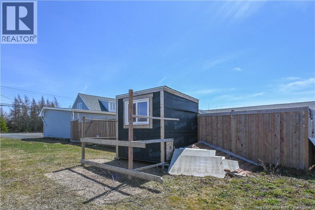 228 Pêcheur Nord Street, Lamèque, New Brunswick  E8T 1J3 - Photo 5 - NB131389