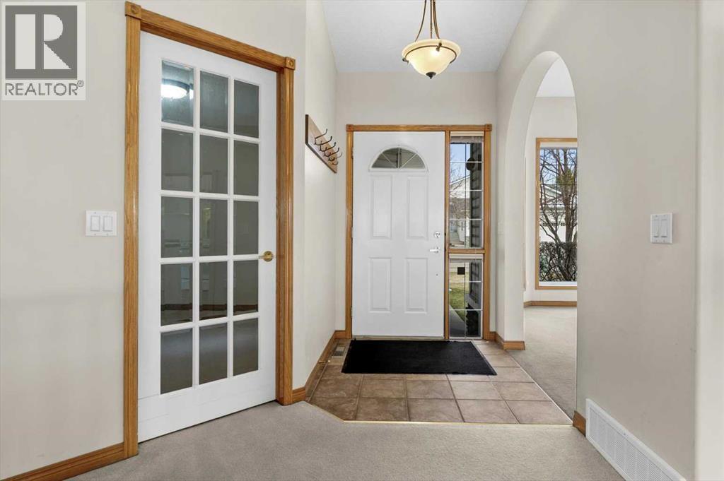122 Rocky Ridge Villas Nw, Calgary, Alberta  T3G 4R3 - Photo 3 - A2308176