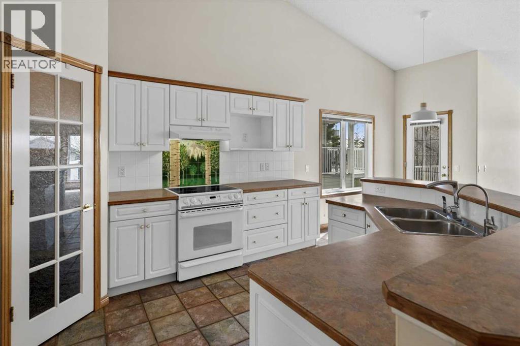 122 Rocky Ridge Villas Nw, Calgary, Alberta  T3G 4R3 - Photo 7 - A2308176