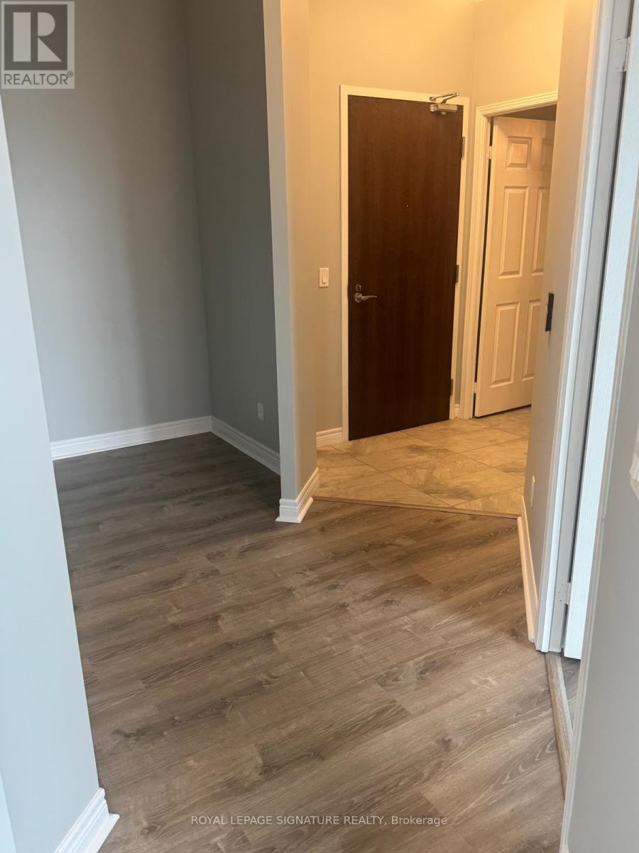 1716 - 339 Rathburn Road W, Mississauga, Ontario  L5B 0K6 - Photo 2 - W13091312