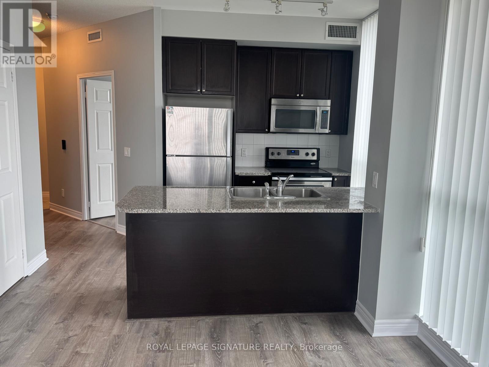 1716 - 339 Rathburn Road W, Mississauga, Ontario  L5B 0K6 - Photo 3 - W13091312