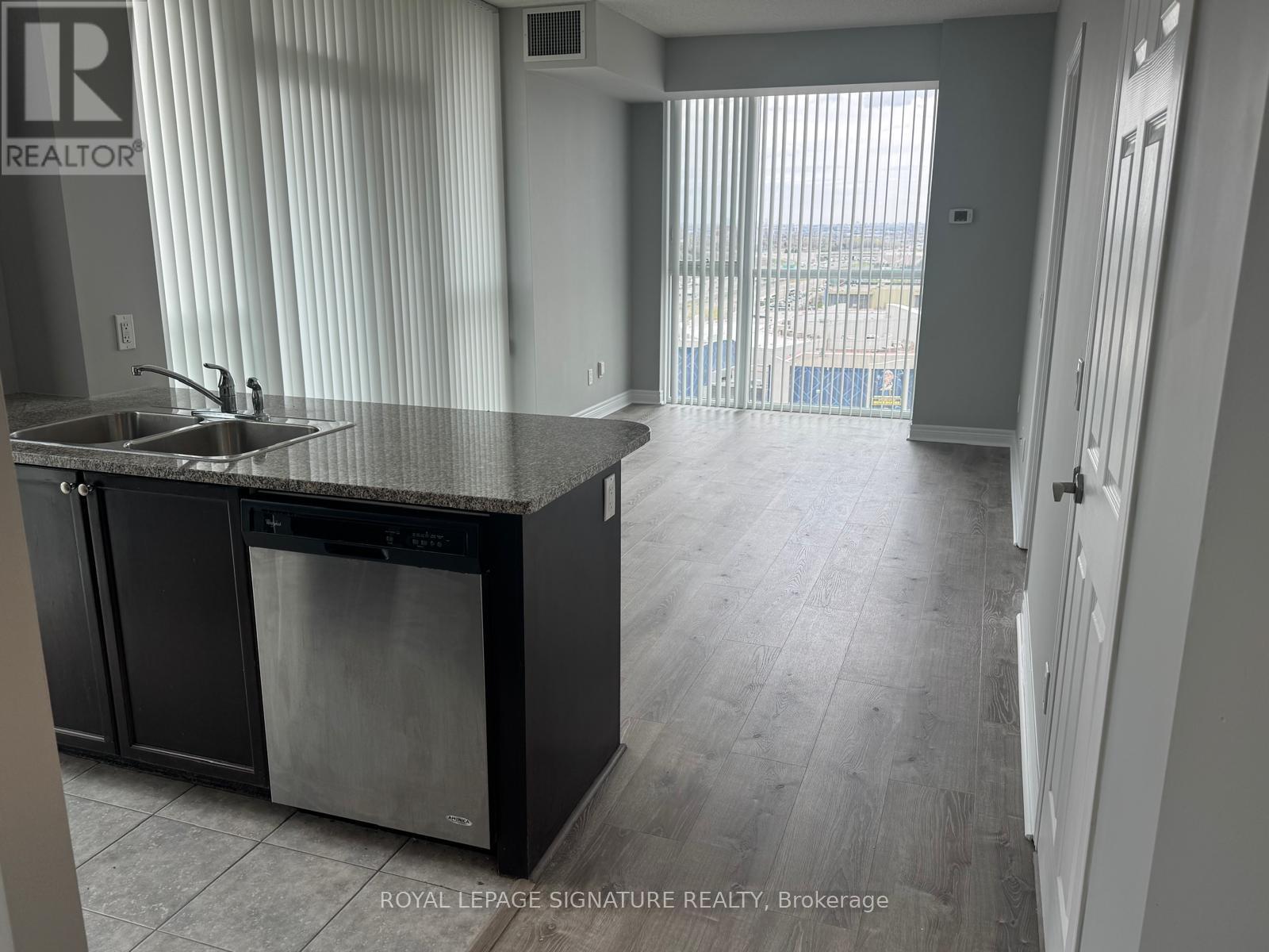 1716 - 339 Rathburn Road W, Mississauga, Ontario  L5B 0K6 - Photo 4 - W13091312