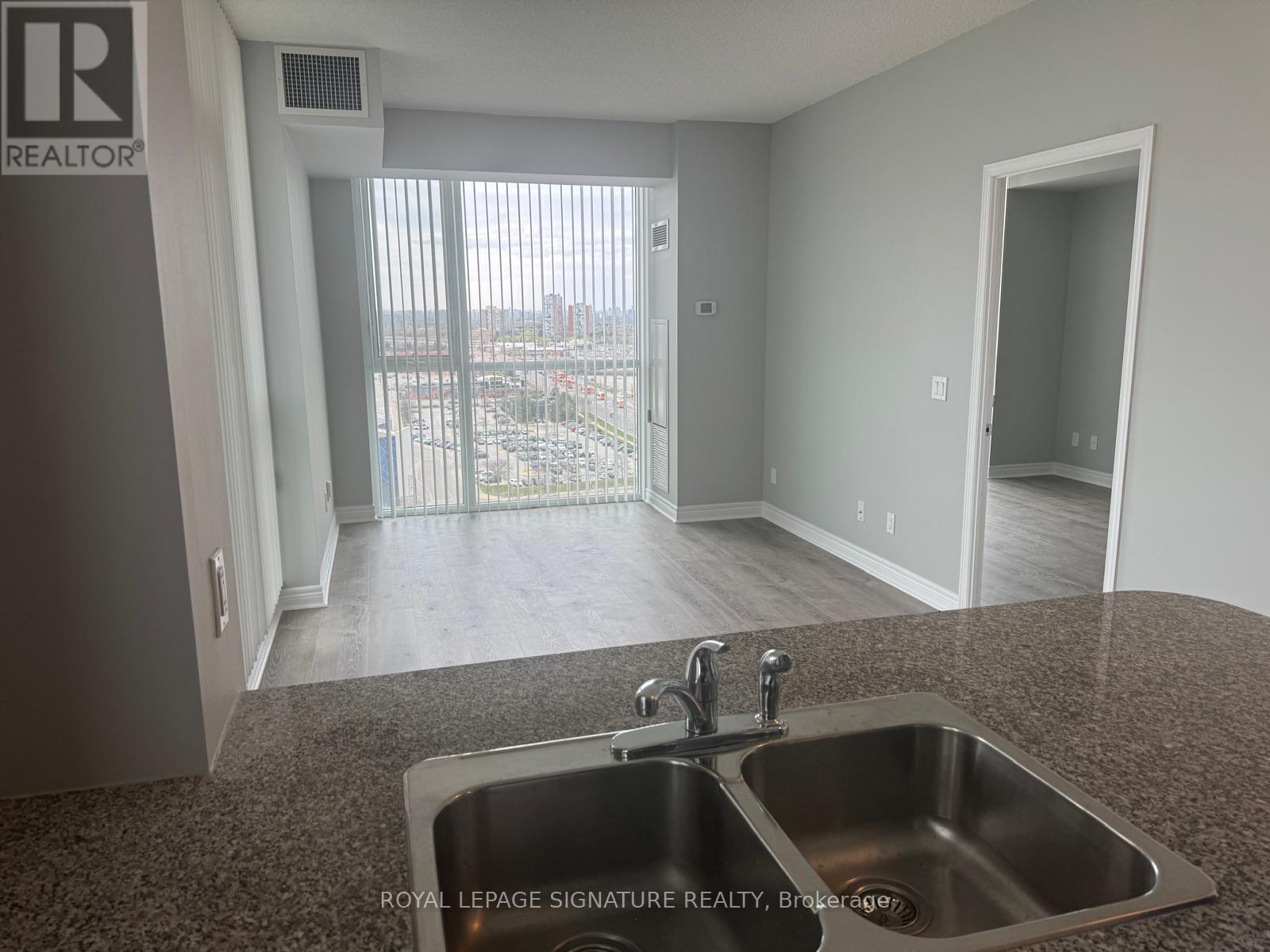 1716 - 339 Rathburn Road W, Mississauga, Ontario  L5B 0K6 - Photo 5 - W13091312