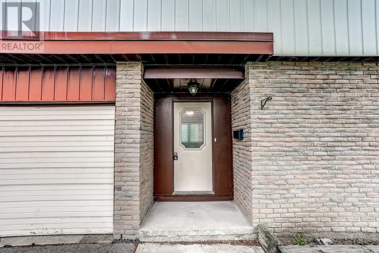 8 Kenninghall Boulevard, Mississauga, Ontario  L5N 1J4 - Photo 3 - W13091368