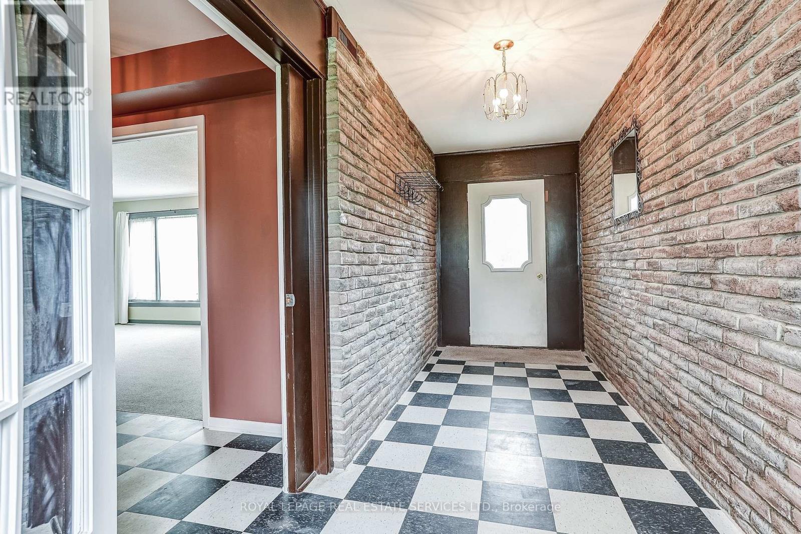8 Kenninghall Boulevard, Mississauga, Ontario  L5N 1J4 - Photo 4 - W13091368