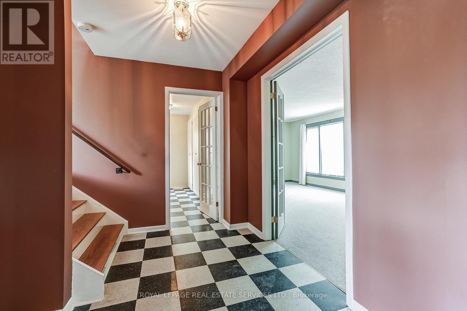 8 Kenninghall Boulevard, Mississauga, Ontario  L5N 1J4 - Photo 6 - W13091368