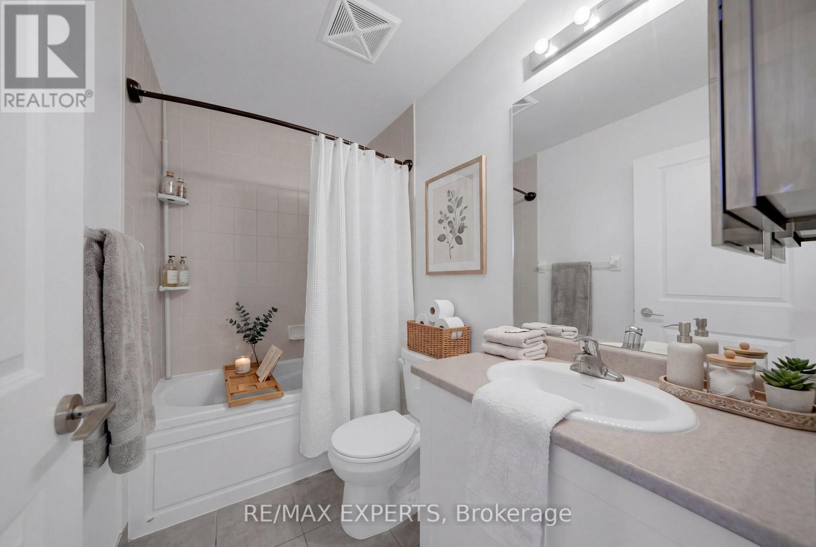 201 - 349 Rathburn Road W, Mississauga, Ontario  L5B 0G9 - Photo 6 - W13091388