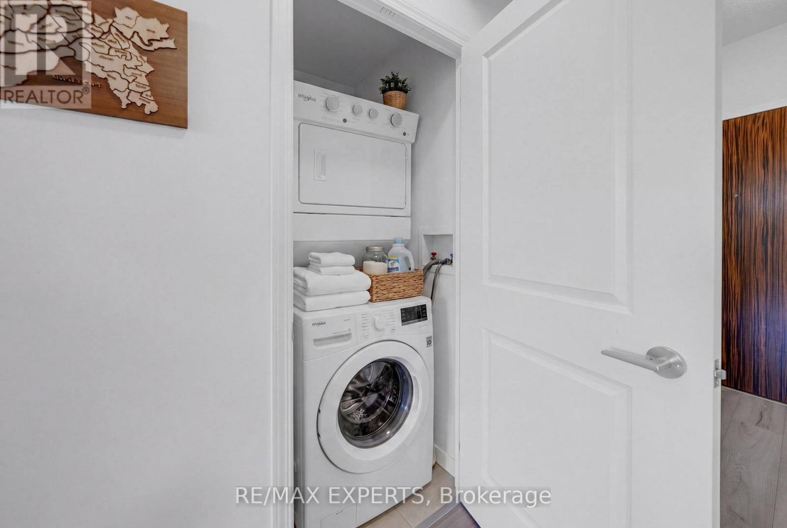 201 - 349 Rathburn Road W, Mississauga, Ontario  L5B 0G9 - Photo 8 - W13091388