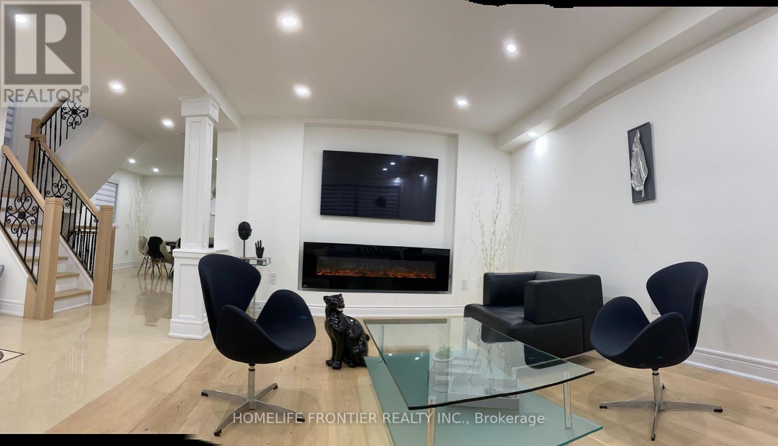 17 Bertram Street W, Toronto, Ontario  M6M 3S3 - Photo 5 - W13091418