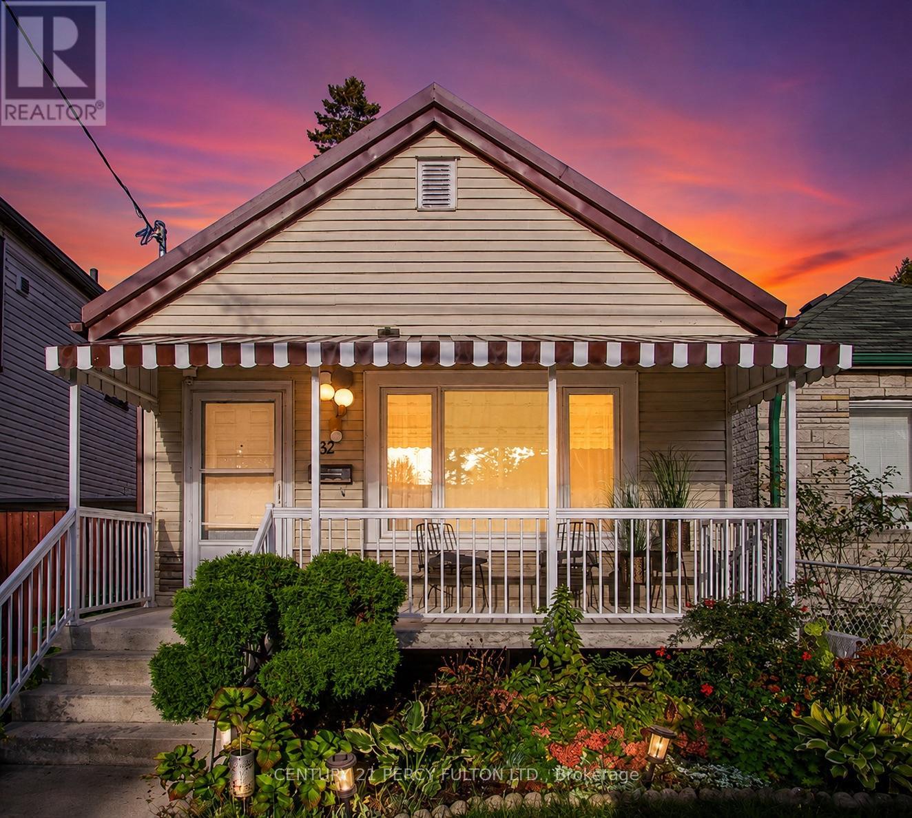 32 FLORENCE CRESCENT, Toronto, Ontario