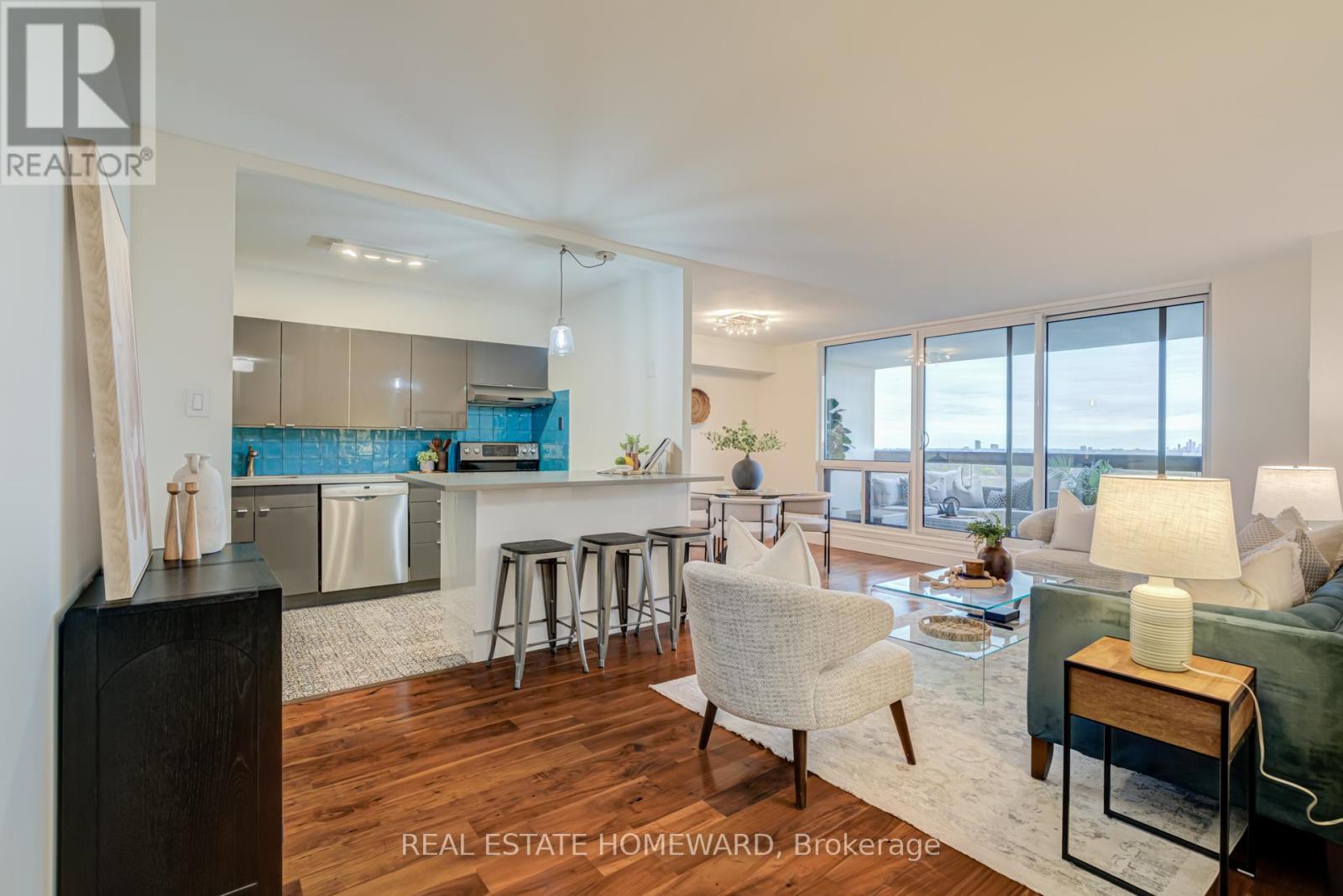 1610 - 100 Quebec Avenue, Toronto, Ontario  M6P 4B8 - Photo 2 - W13091514