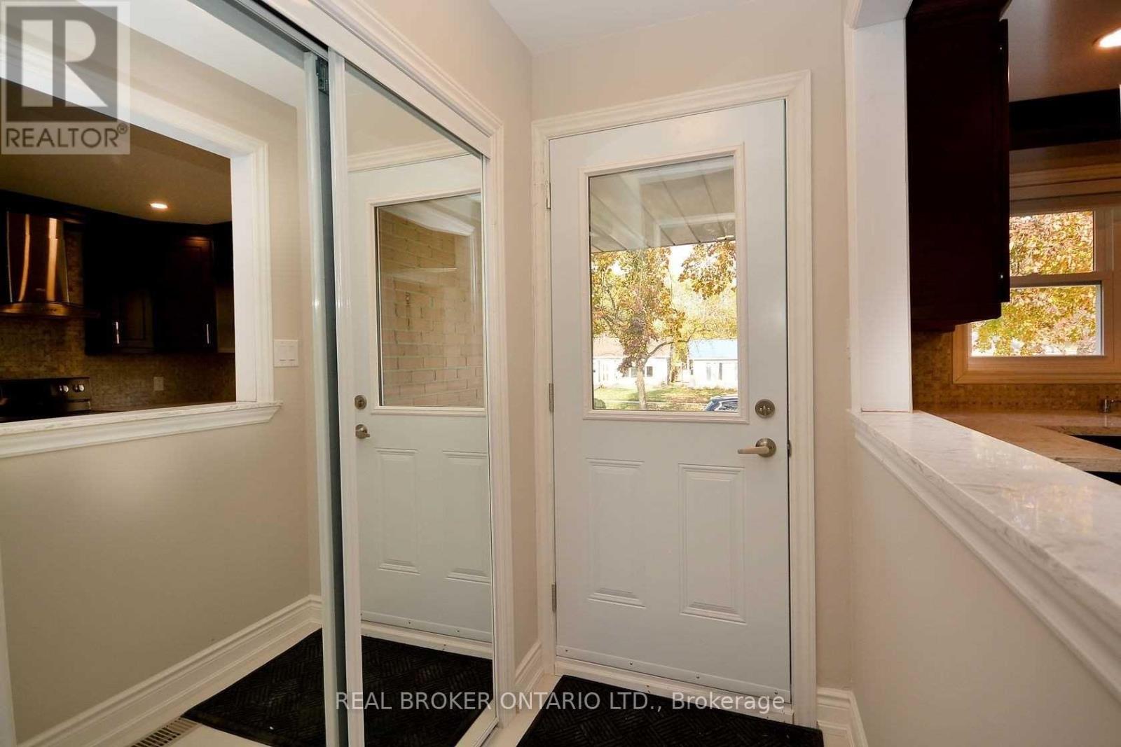 (Main) - 2276 Bostock Crescent, Mississauga, Ontario  L5J 3T1 - Photo 3 - W13091528