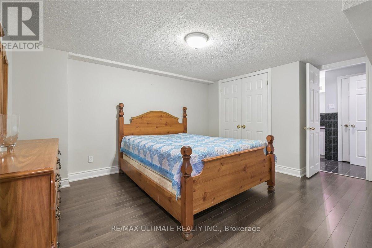 4 Bates Court, Brampton, Ontario  L6X 3E9 - Photo 34 - W13091564