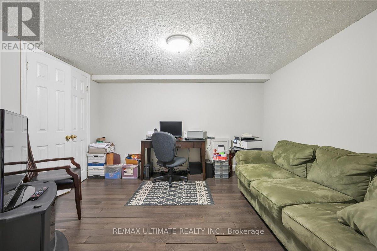4 Bates Court, Brampton, Ontario  L6X 3E9 - Photo 35 - W13091564