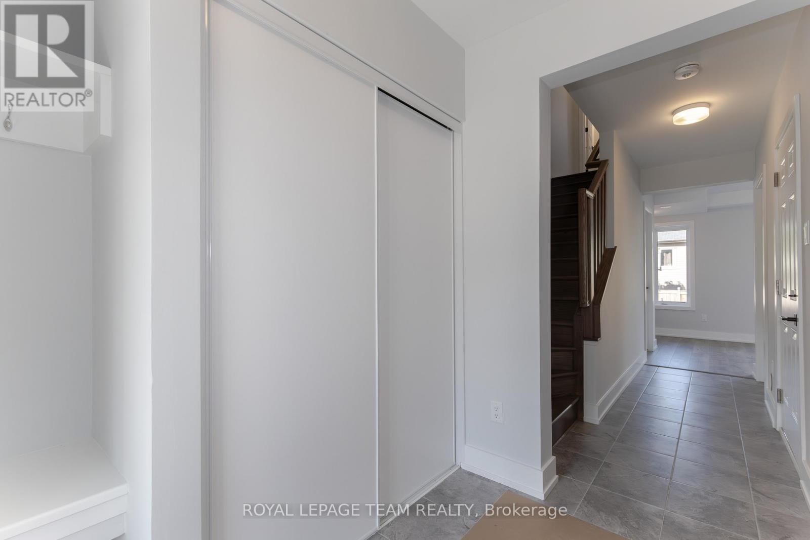 748 Kinstead Private, Ottawa, Ontario  K2S 3B3 - Photo 2 - X13091662