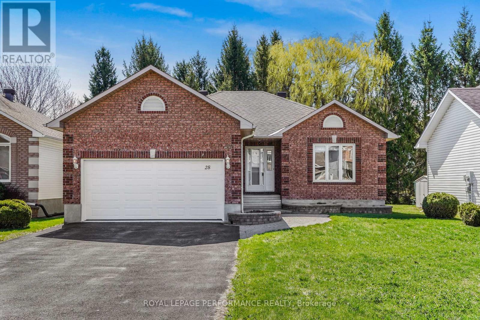 28 CAMPBELL COURT, Russell, Ontario