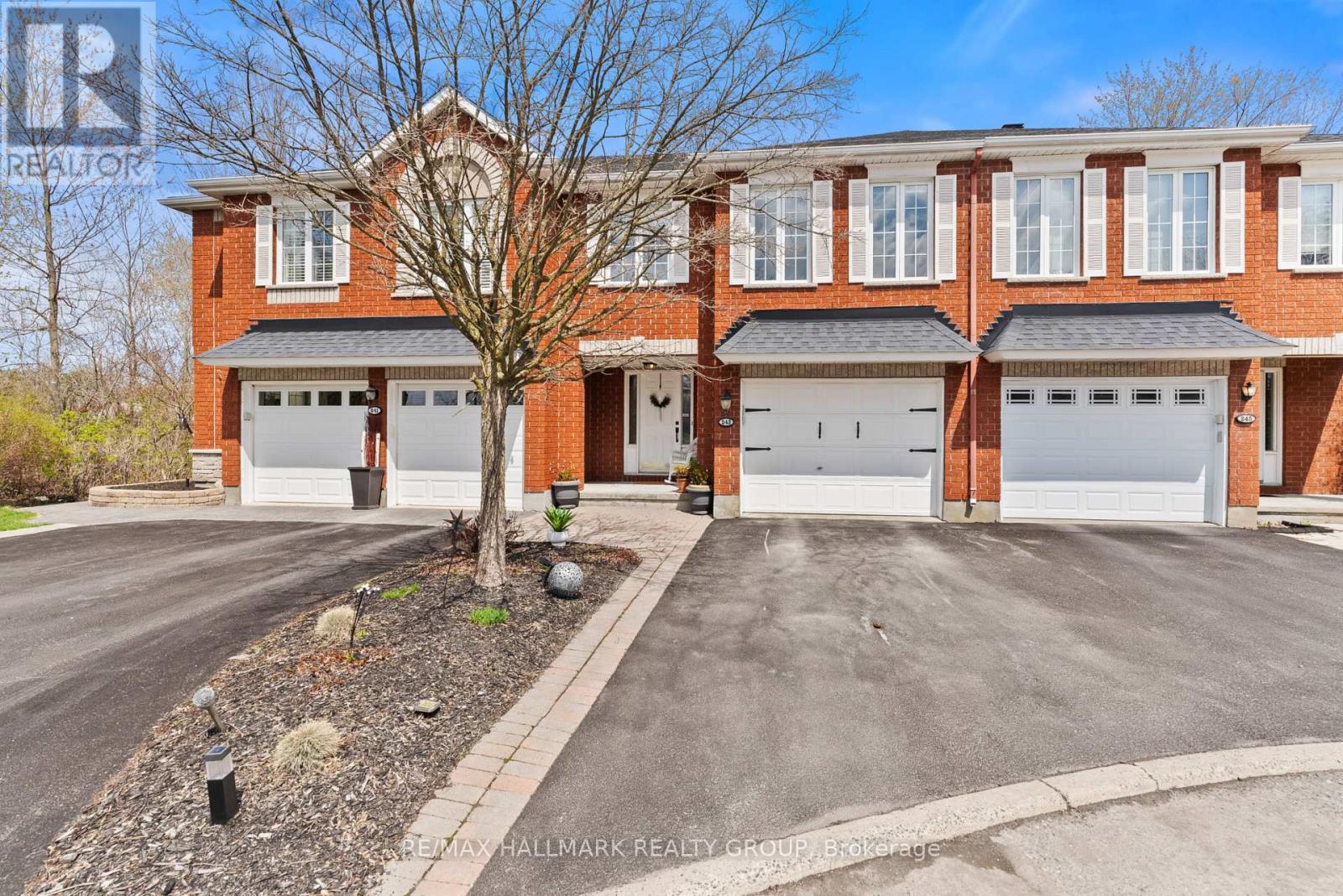 243 GLADEVIEW PRIVATE, Ottawa, Ontario
