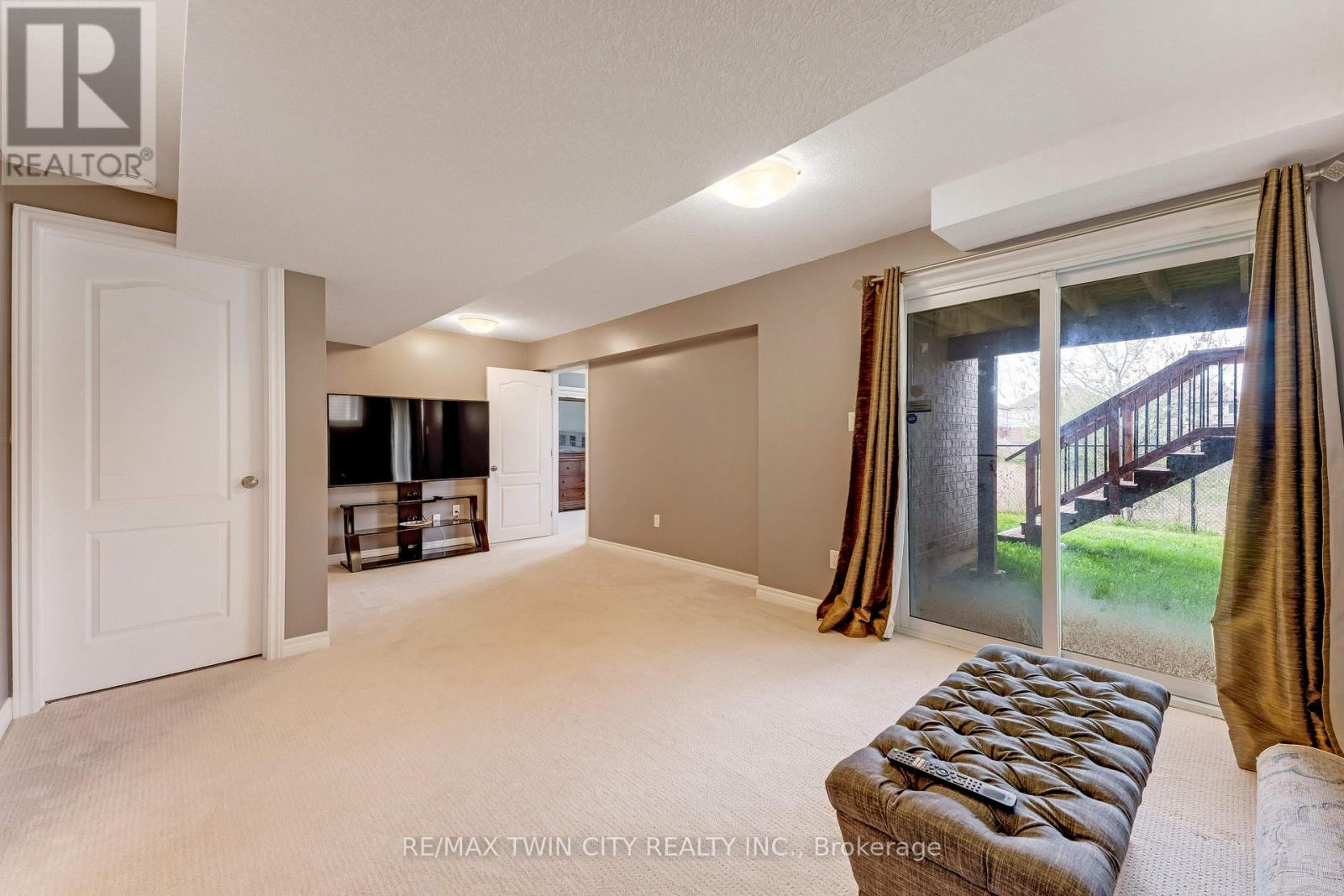 109 Robert Simone Way, North Dumfries, Ontario  N0B 1E0 - Photo 32 - X13091490