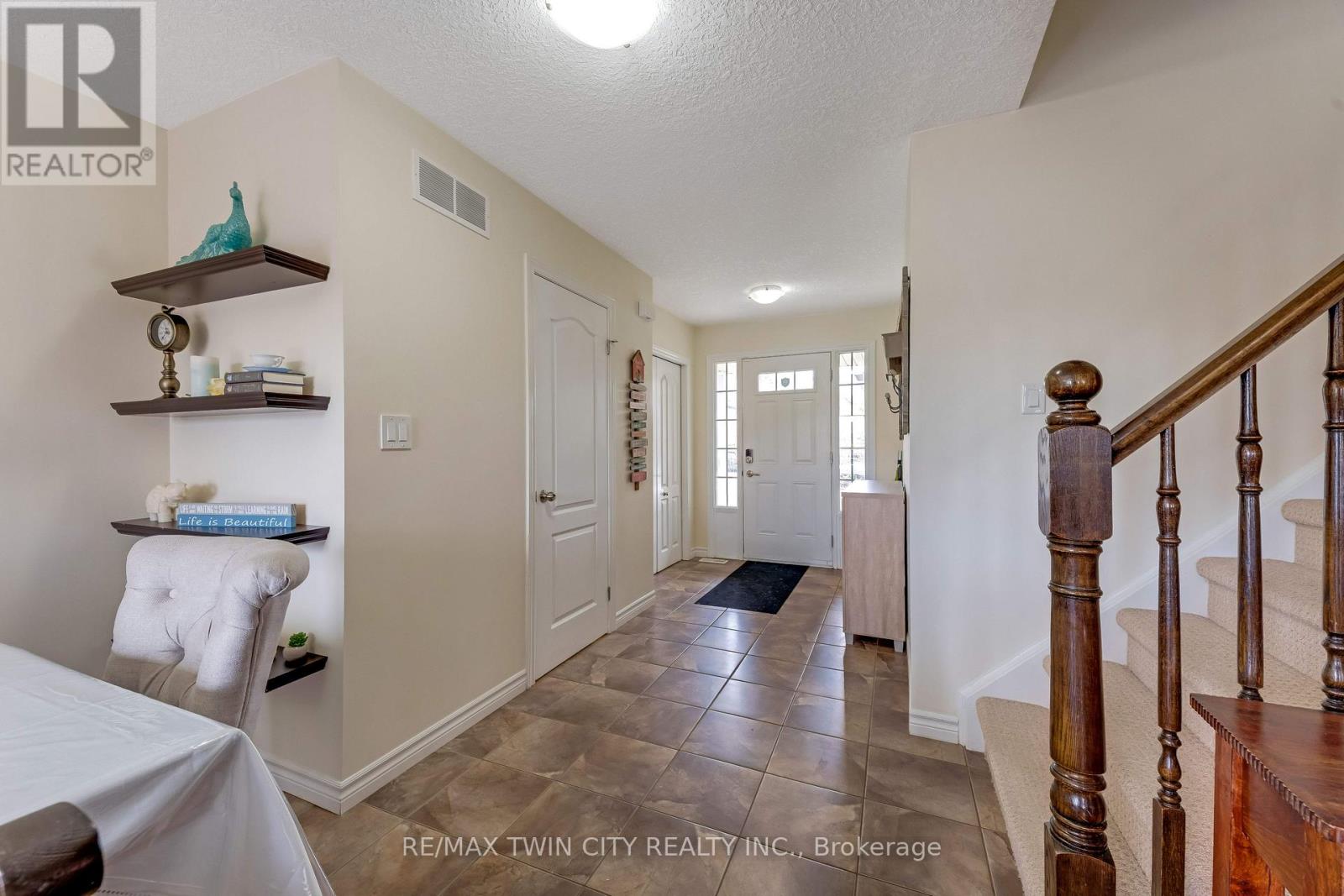 109 Robert Simone Way, North Dumfries, Ontario  N0B 1E0 - Photo 4 - X13091490