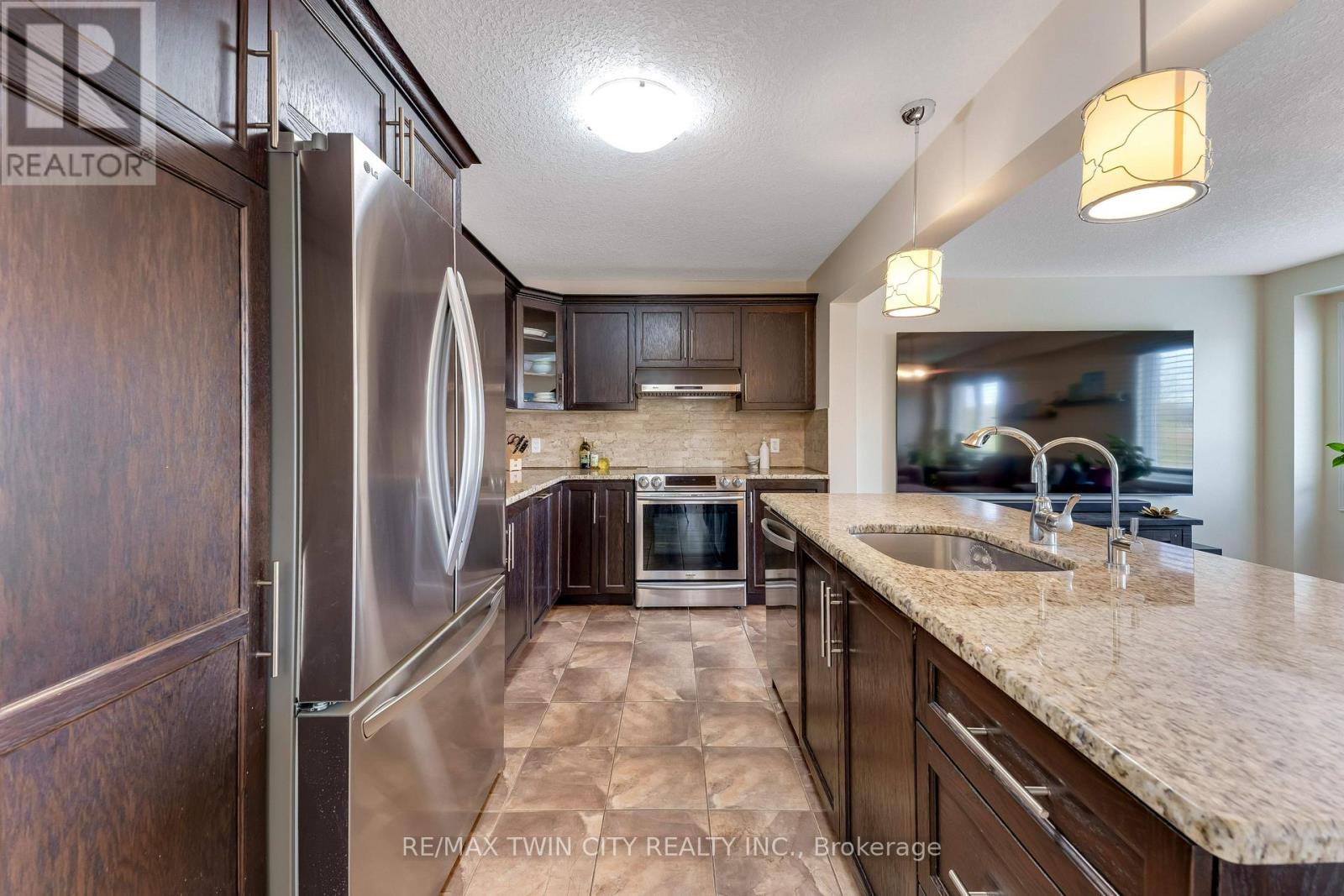 109 Robert Simone Way, North Dumfries, Ontario  N0B 1E0 - Photo 6 - X13091490
