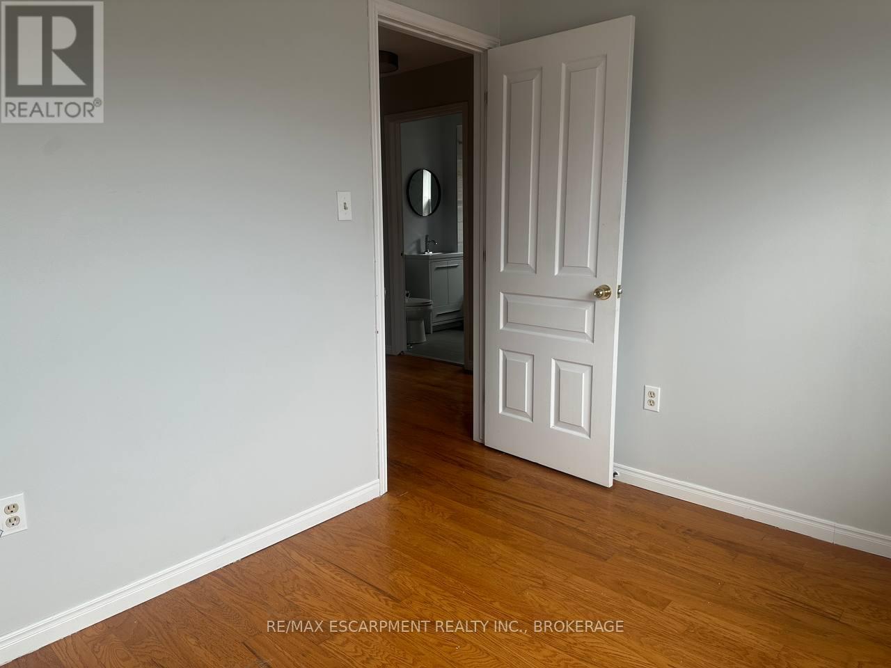 Upper - 64 Gage Avenue S, Hamilton, Ontario  L8M 3C9 - Photo 11 - X13091706