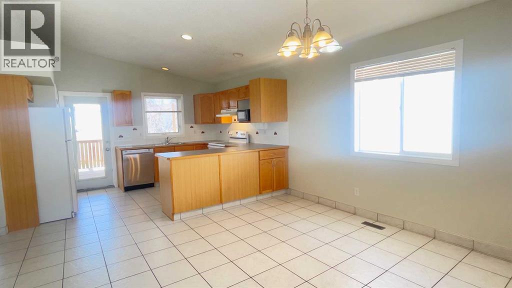 34 Blackfoot Road W, Lethbridge, Alberta  T1K 7P5 - Photo 5 - A2300771