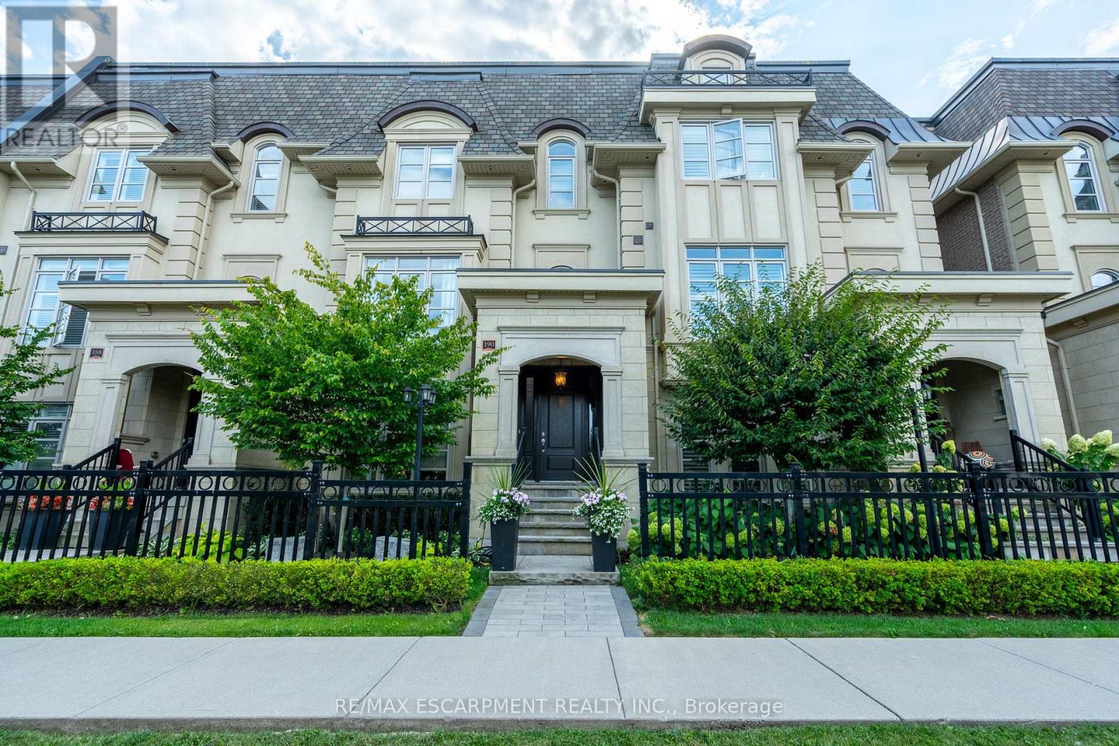 190 DORVAL DRIVE, Oakville, Ontario