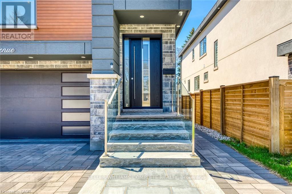 1362 Kenmuir Avenue, Mississauga, Ontario  L5G 4B4 - Photo 2 - W12997440